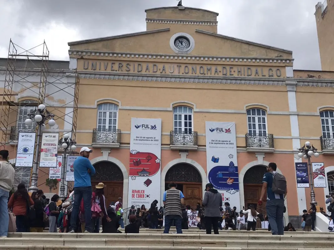 Instituto de Artes UAEH: alumnos toman edificio central; tumban cabeza a la Garza