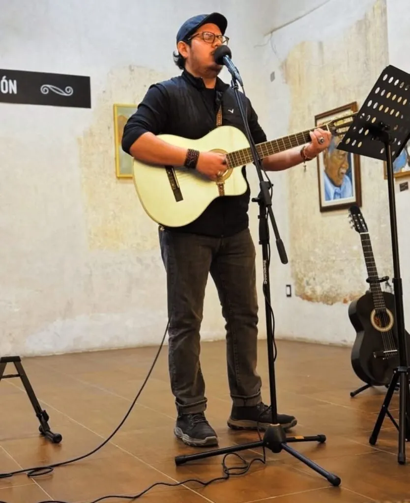Carlos García, cantautor que resalta en la escena independiente hidalguense