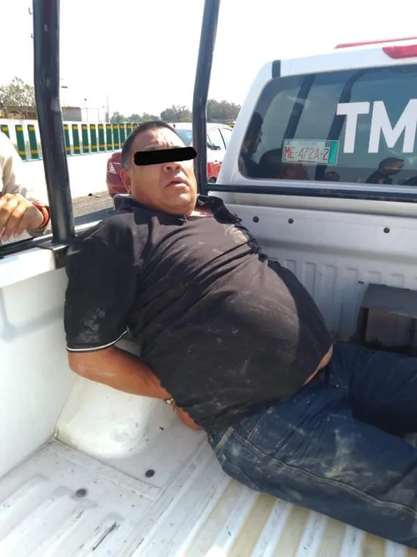 VIDEO. Trailero intenta escapar con todo y policía en la México-Pachuca