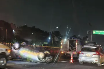Vuelca auto en la México-Pachuca: hay dos lesionados