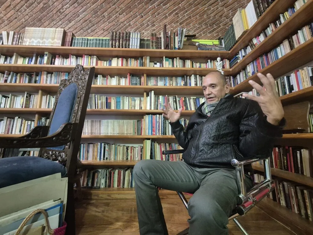 Alfredo Rivera escribe Contra las cuerdas,  poesía desde la infancia y la lucha libre 