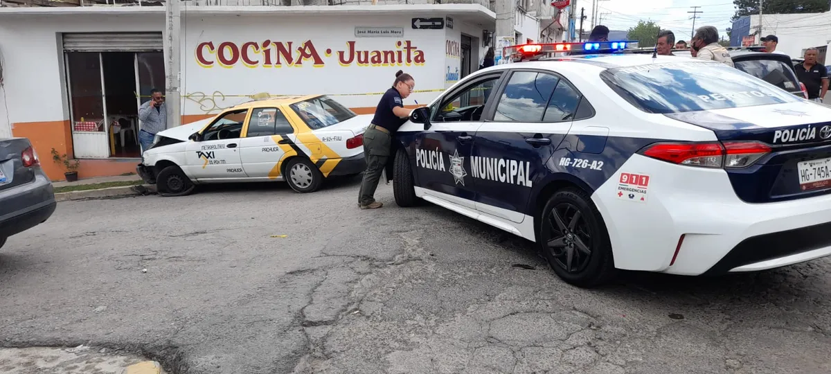 Pachuca: muere taxista tras impactarse contra un poste en calzada Veracruz