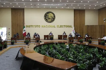 Descarta el gobierno más recursos al INE; le plantea plan de “austeridad”