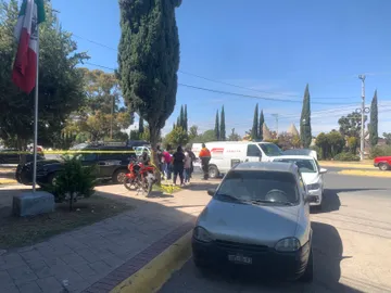 Fallece mujer en una banca; buscaba ser atendida en clínica de Tizayuca