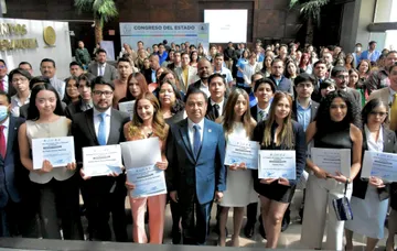Toma de protesta del movimiento juvenil Reflejo Líder en el Congreso