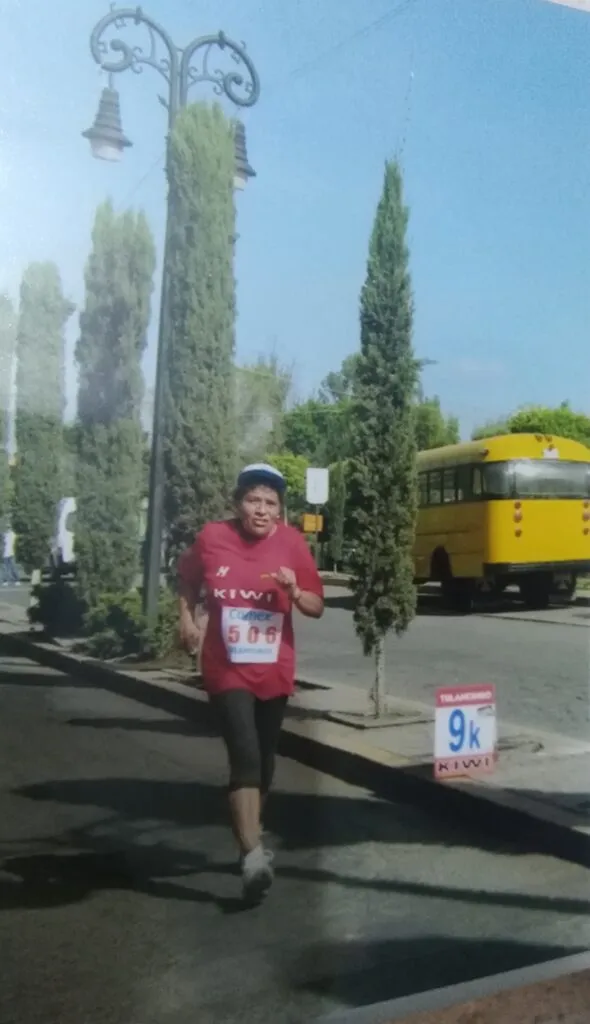 “Yo entrenaré hasta que el cuerpo aguante”: atleta Reyna a sus casi 80 años