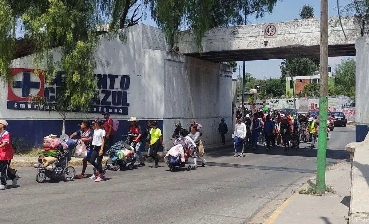 Caravana migrante en Hidalgo recorre la carretera Tula-Tepeji rumbo a EU