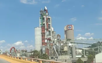 Cruz Azul avanza en reactivación de planta en Tula con instalación de rodillo industrial