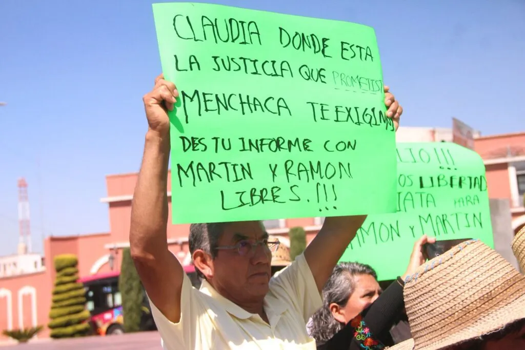 Ejidatarios de Zimapán protestan por conflicto con minera y exigen liberar a dos hombres