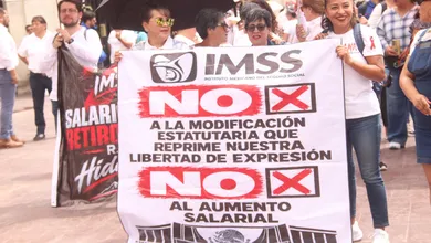 Trabajadores del IMSS marchan en Pachuca