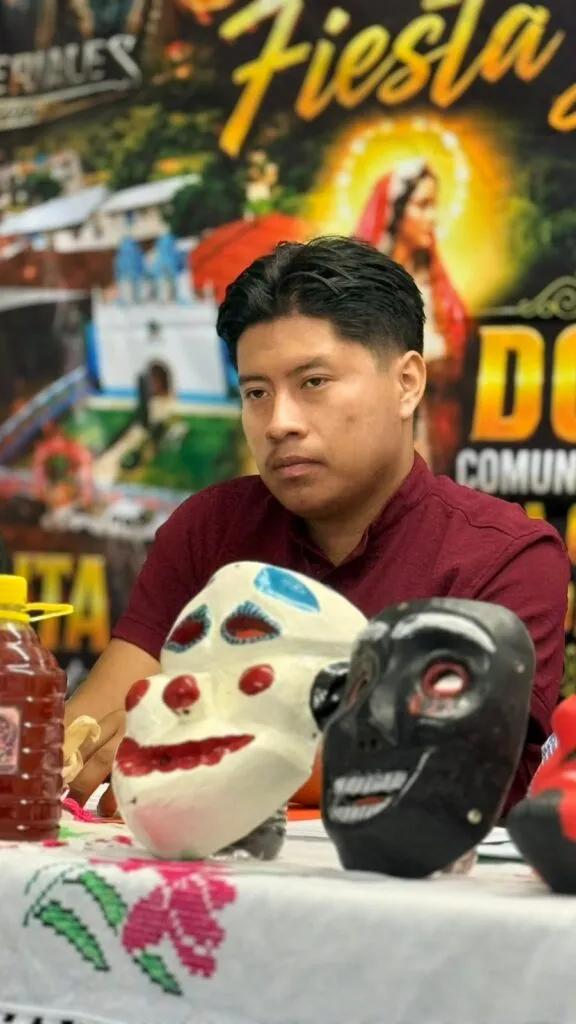 Armando encontró en la pintura una forma de contar sus raíces