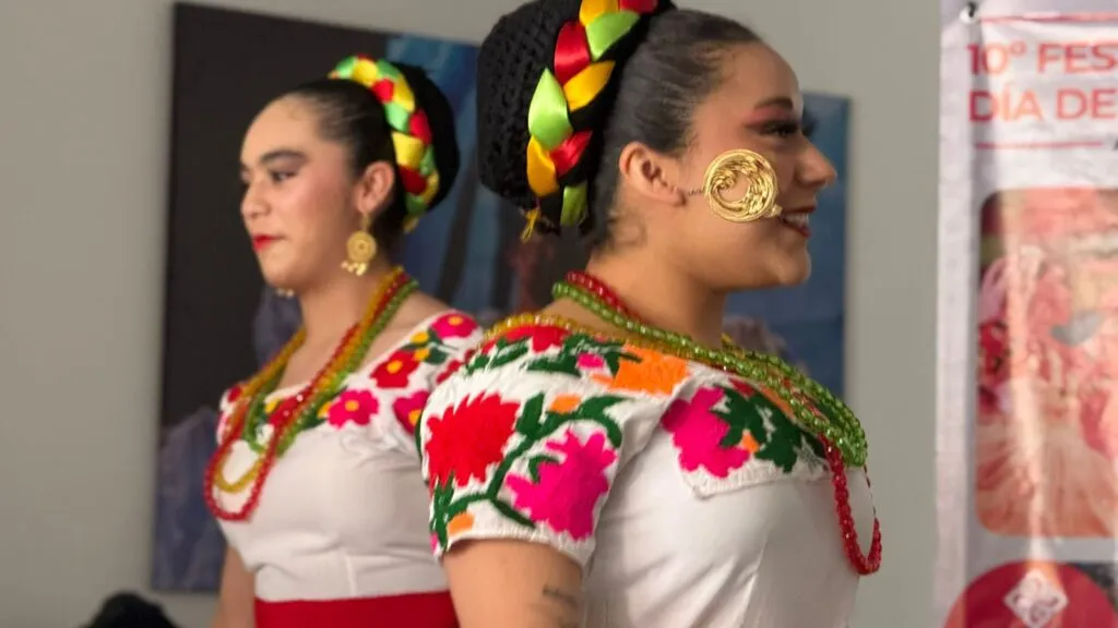 De Ecatepec a los escenarios de Hidalgo: Itzel Hernández, una joven que encontró en el folklore su forma de vida