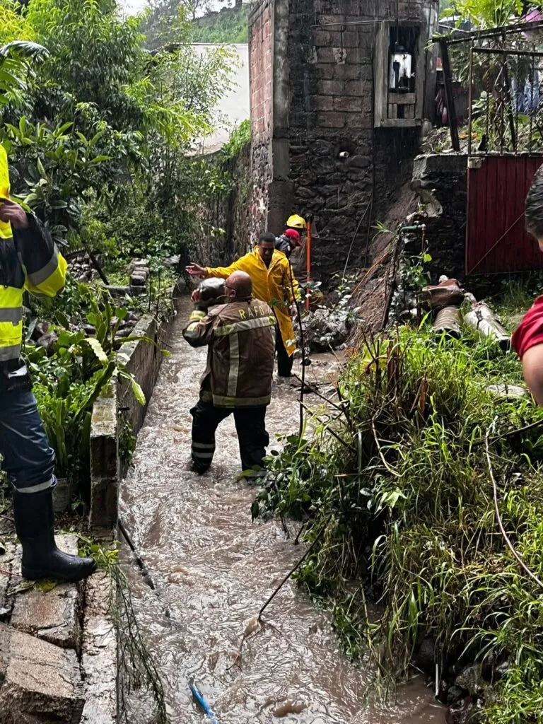 Calles anegadas, autos varados y casas dañadas: así pegó la lluvia en Tepeji