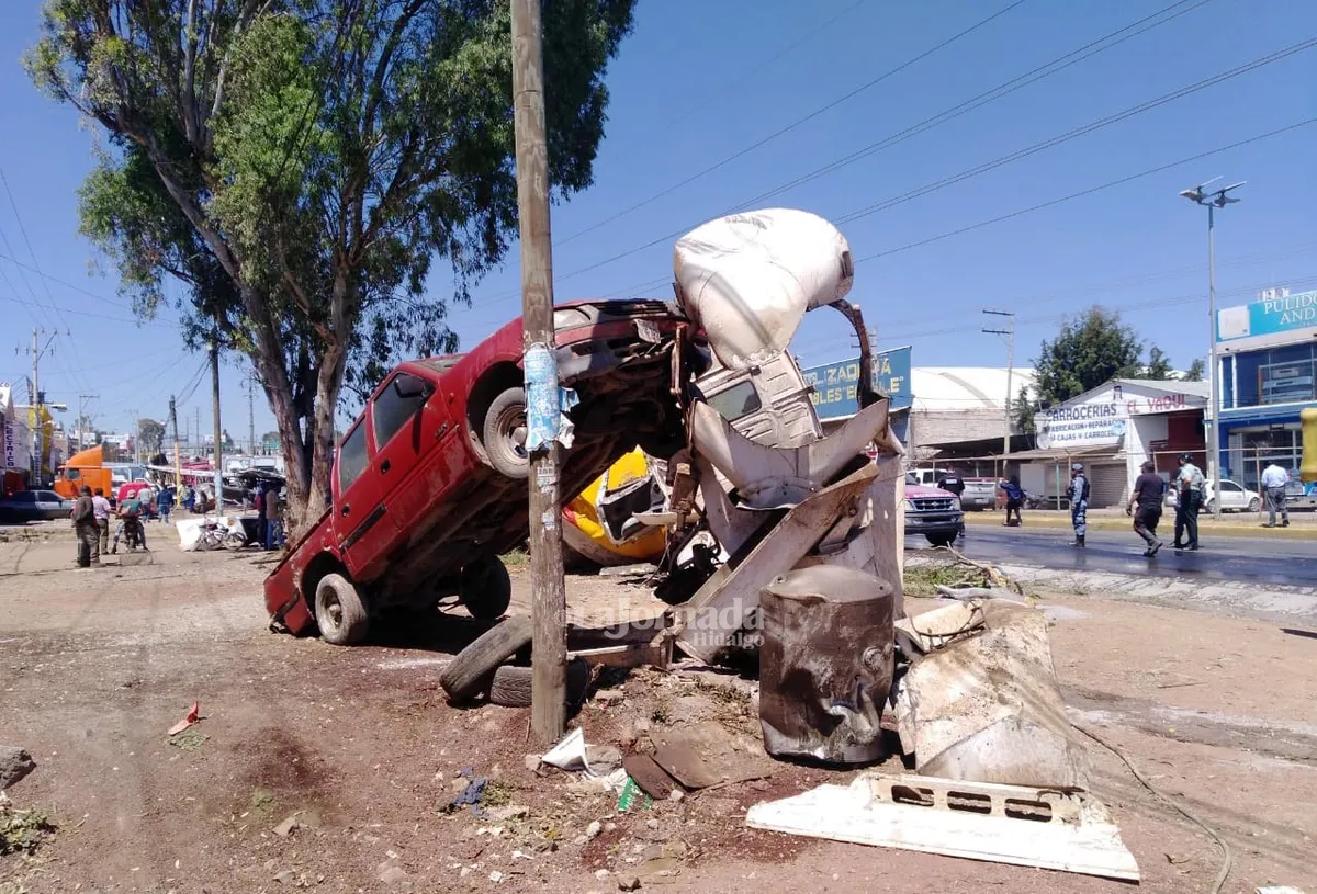 VIDEO | Impacta camión revolvedor contra autos en la México-Tuxpan