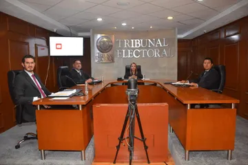 TEEH desecha denuncias contra Julio Menchaca y Omar Fayad