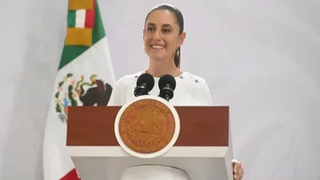 Sheinbaum impulsa una aseguradora pública y el fortalecimiento de Pensionissste para mejorar las pensiones de maestros.