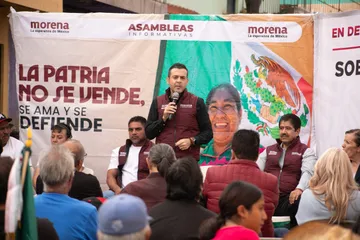Ulises Mejía durante un encuentro con productores rurales en Zacatecas.