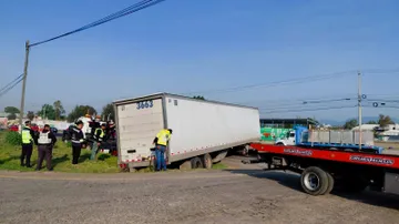 ¡Tráfico en la México-Pachuca! Un tráiler colapsa la circulación con dirección a la capital hidalguense