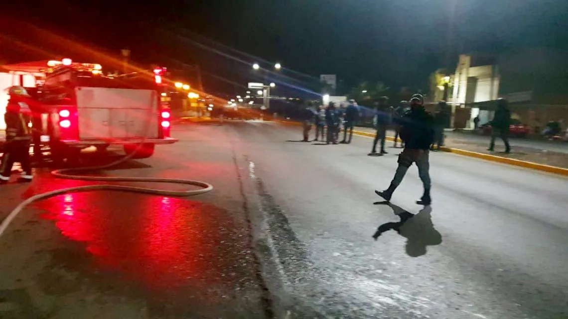 Pobladores incendian instalaciones de la SSPH en Actopan; retienen a presuntos ladrones