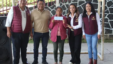 Entrega de apoyos a artesanas y artesanos afectados por lluvias en Hidalgo.
