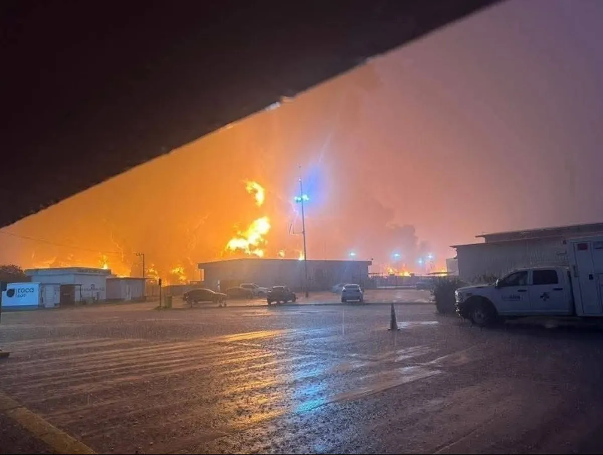 Tras incendio en refinería de Dos Bocas Pemex informa la muerte de cinco personas