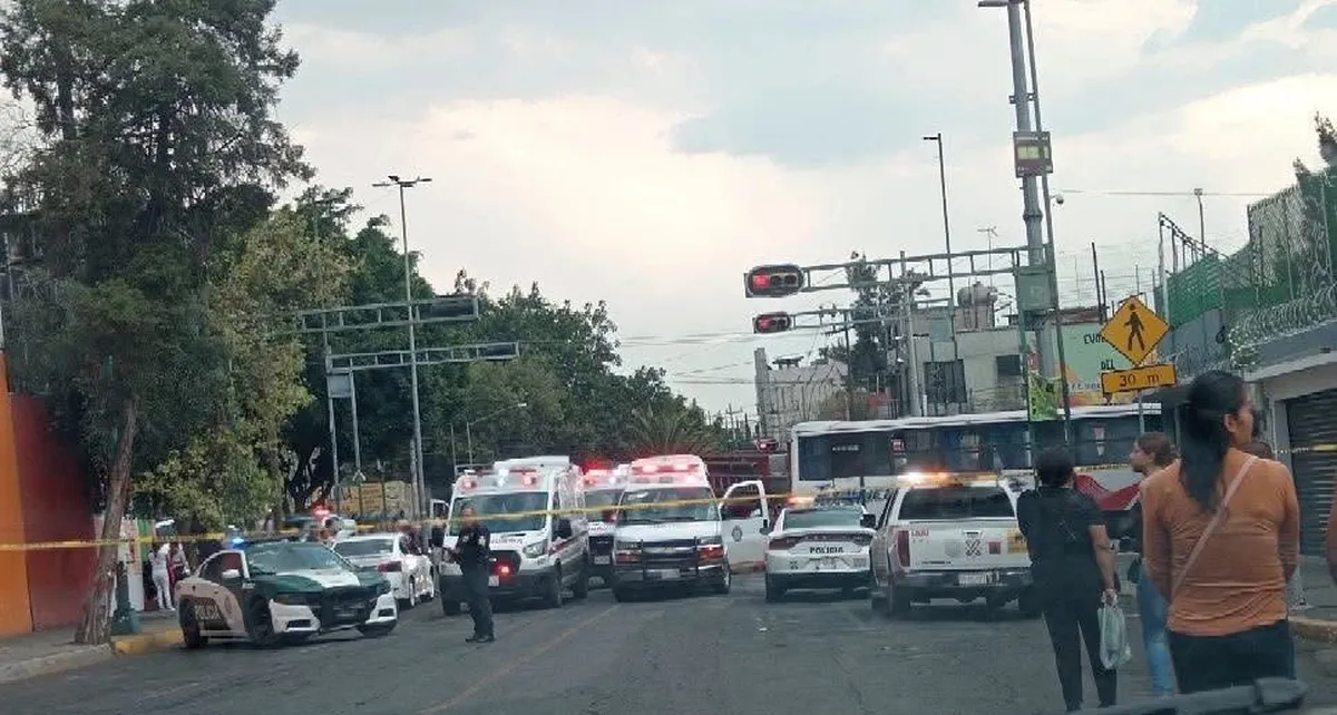 Autobús de la línea México-Tizayuca se estrella; hay un muerto y varios lesionados