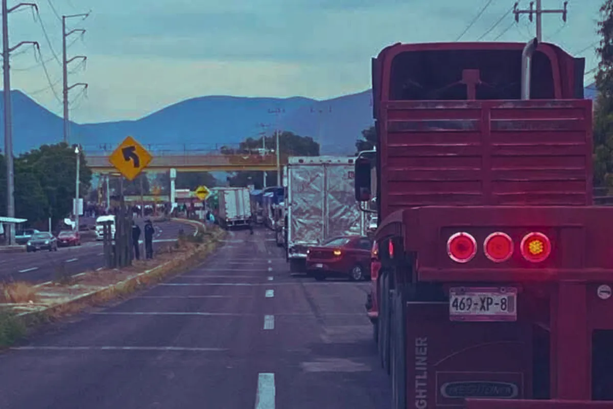 Bloquean carretera Ixmiquilpan-Actopan: esto piden los manifestantes