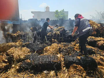 Incendio en predio de Tlaxcoapan; presuntamente almacenaba huachicol