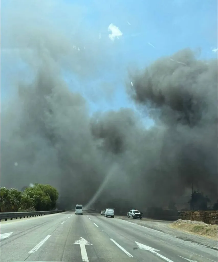 Tepeji del Río: reportan incendio en tiradero de llantas