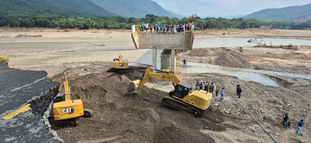 Siguen los rescates y la ayuda humanitaria en Hidalgo tras la emergencia