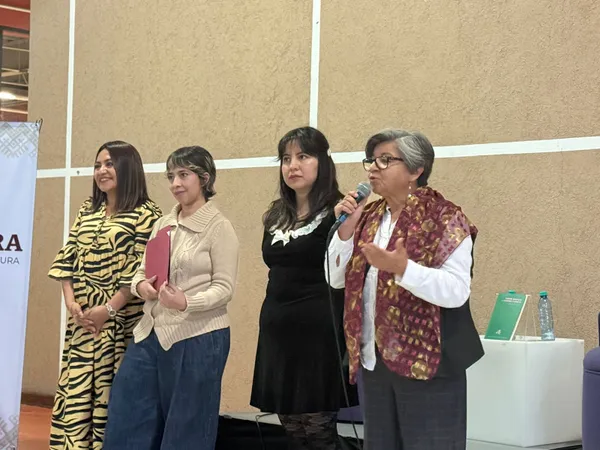 Celebran el Día Nacional del Libro destacando a jóvenes autoras de Hidalgo