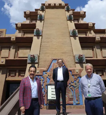 Fayad propone Mes de Hidalgo en Walt Disney World