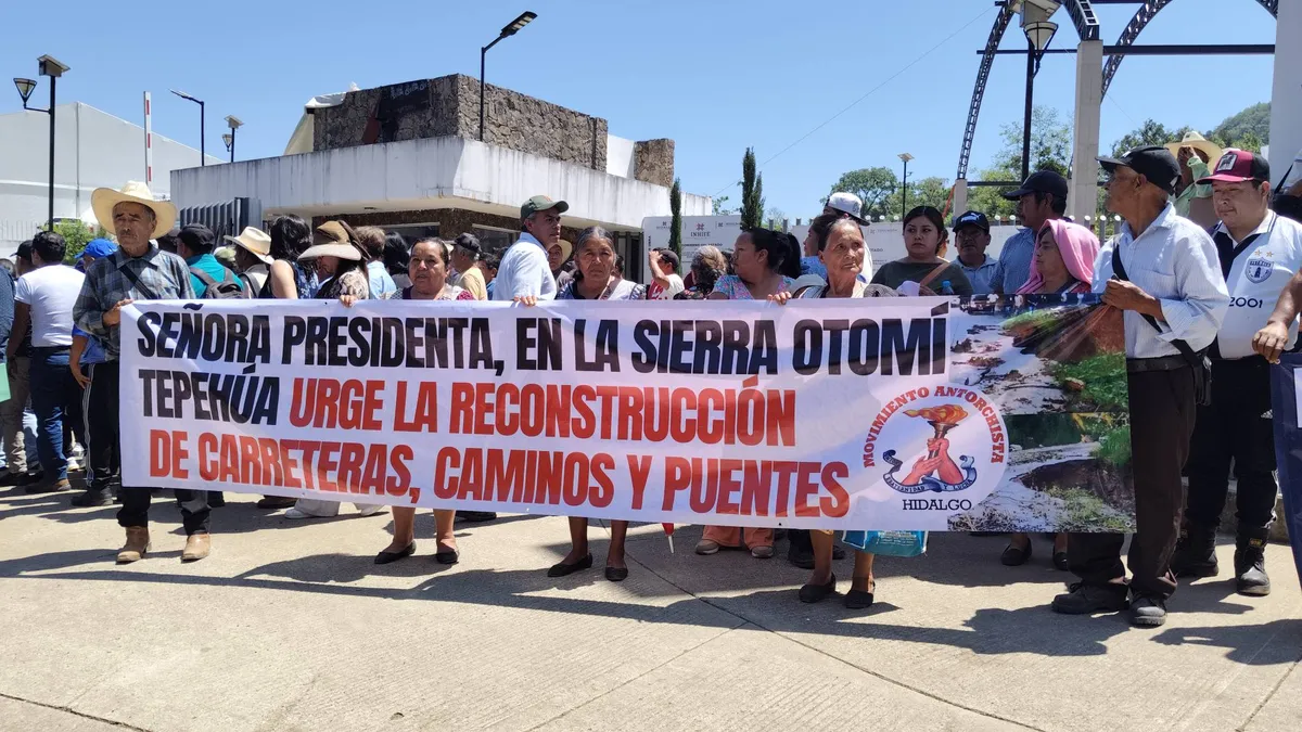 Claman por ayuda: Reciben a Sheinbaum en Tenango con peticiones de infraestructura y reubicación