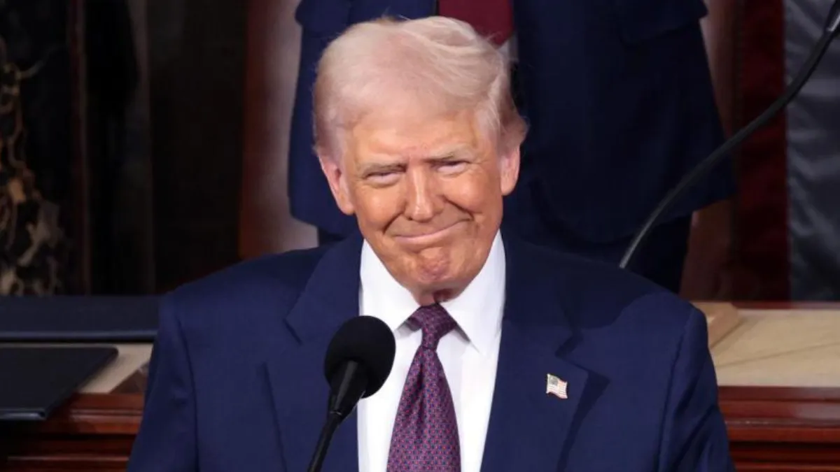 Donald Trump está otorgando una exención de un mes a sus nuevos y estrictos aranceles a las importaciones de México y Canadá para los fabricantes de automóviles estadunidenses.