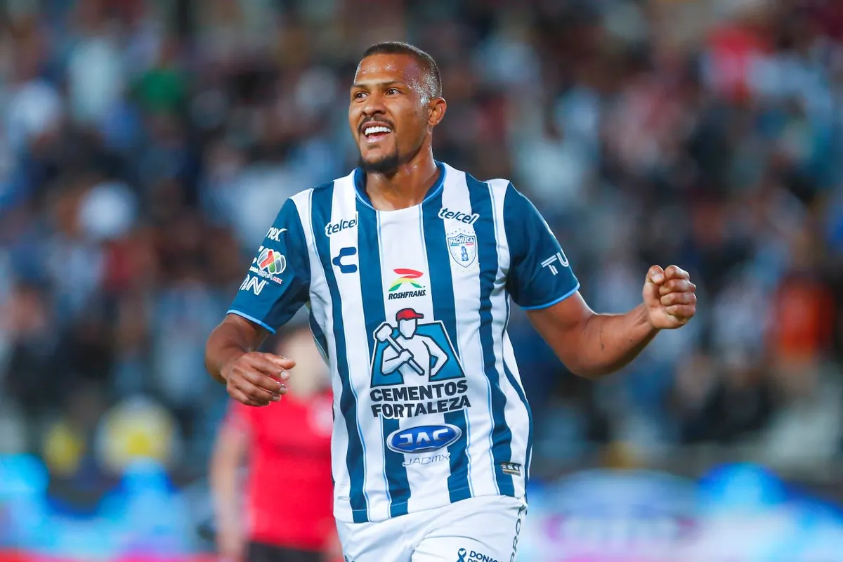 Foto de Salomón Rondón, jugador del Pachuca que enfrentará en vivo al León este miércoles.