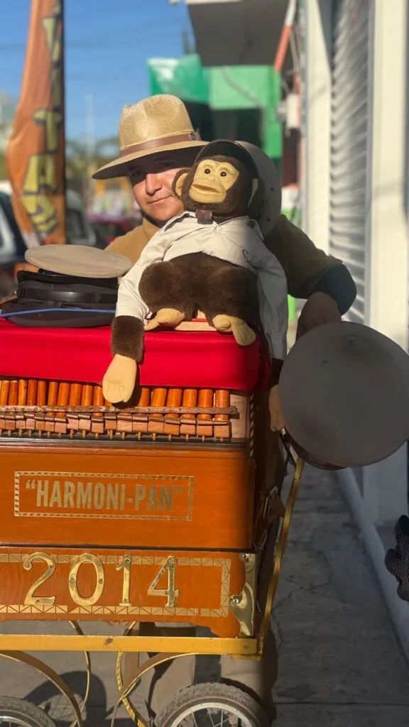 Armando y María Hernández: endulzando Pachuca con el sonido del organillero