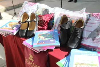 Paquetes de útiles escolares destinados a estudiantes de educación básica en Hidalgo.