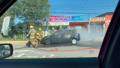 Se incendia vehículo en Tizayuca y provoca movilización de servicios de emergencia