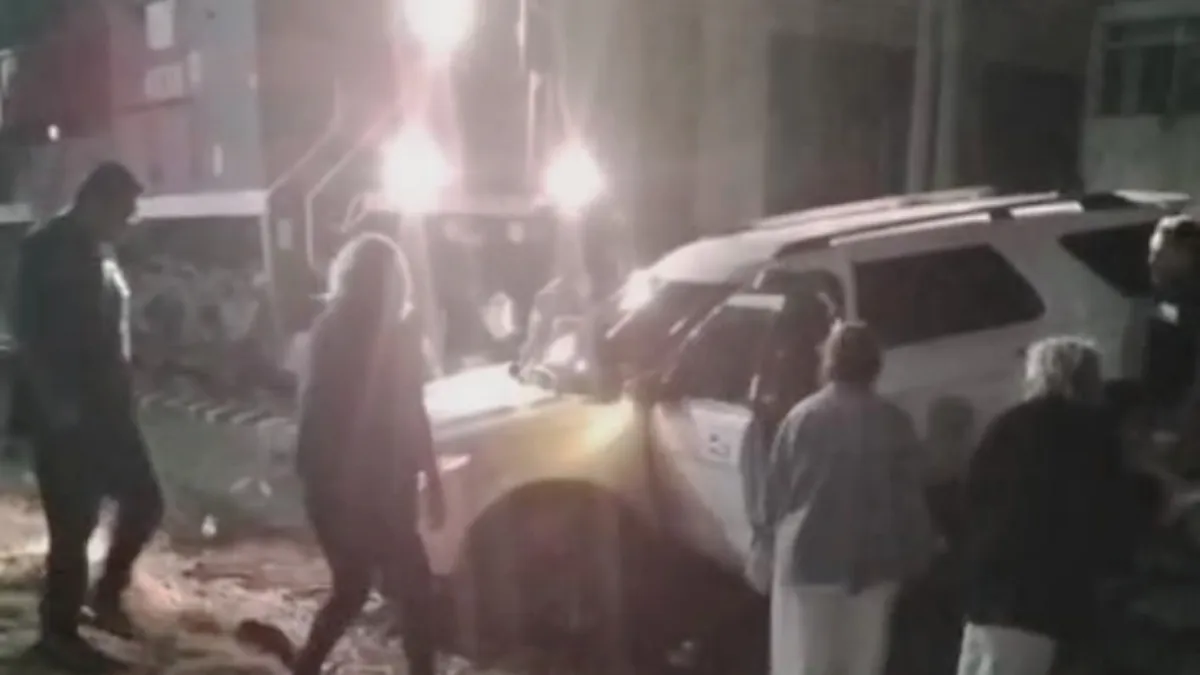 Tren impacta camioneta en vías