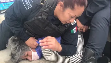 Acusan a policías de Pachuca de abuso de autoridad al detener a mujer de la tercera edad