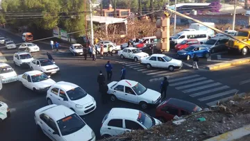 Bloquean ambos sentidos de la carretera libre México-Pachuca