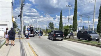 Vehículos involucrados en un choque sobre la avenida principal de Haciendas de Tizayuca.