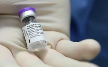 Comienza llegada a México de vacuna actualizada contra Covid 19 de Pfizer