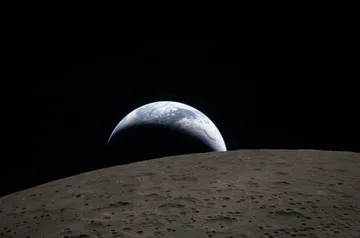 Artemis II rompe récord de distancia humana en el espacio