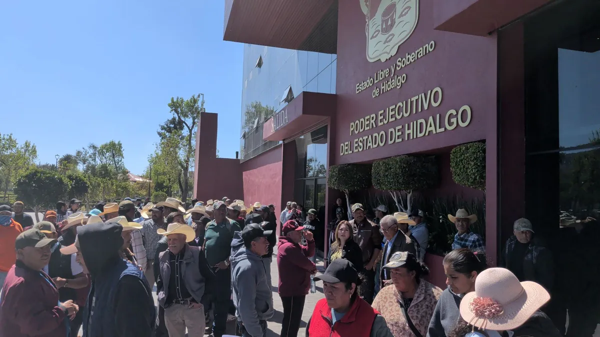 Productores del Valle de Tulancingo protestan en Pachuca para frenar entrada de lactosuero