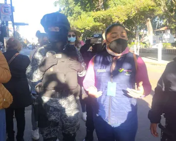 Policías de Tulancingo quitan Mercadita; piden mujeres presencia del alcalde