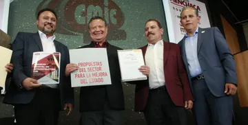 No habrá moches en mi gobierno, asegura Menchaca a constructores