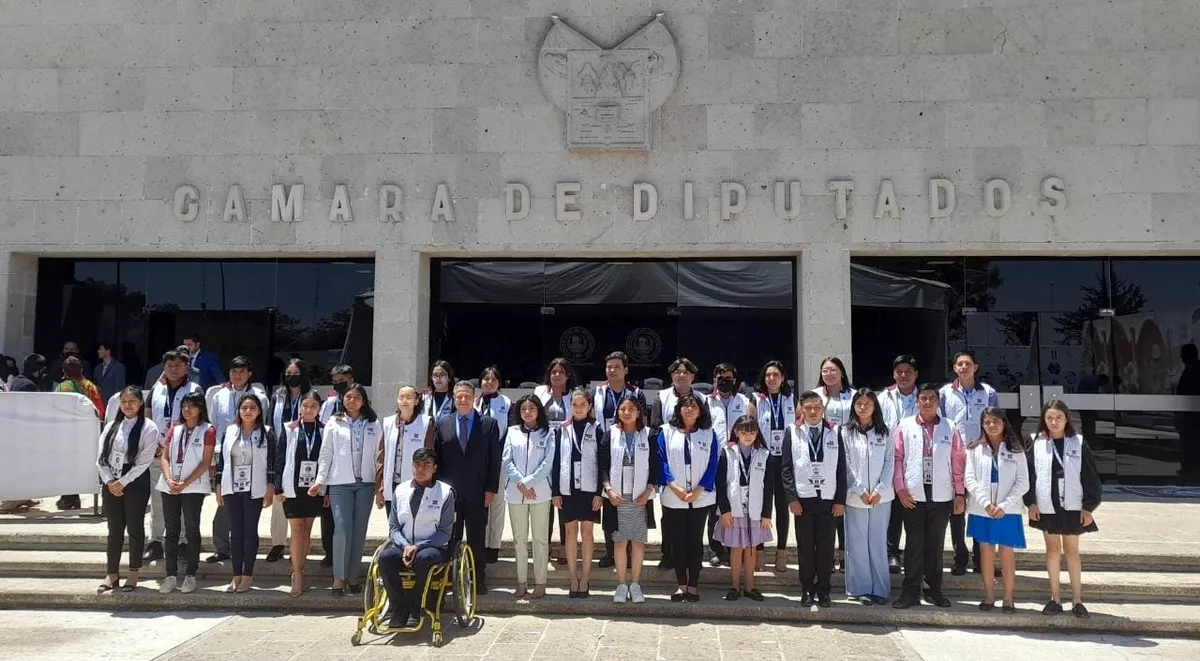 Toma protesta primer Parlamento Juvenil de Hidalgo