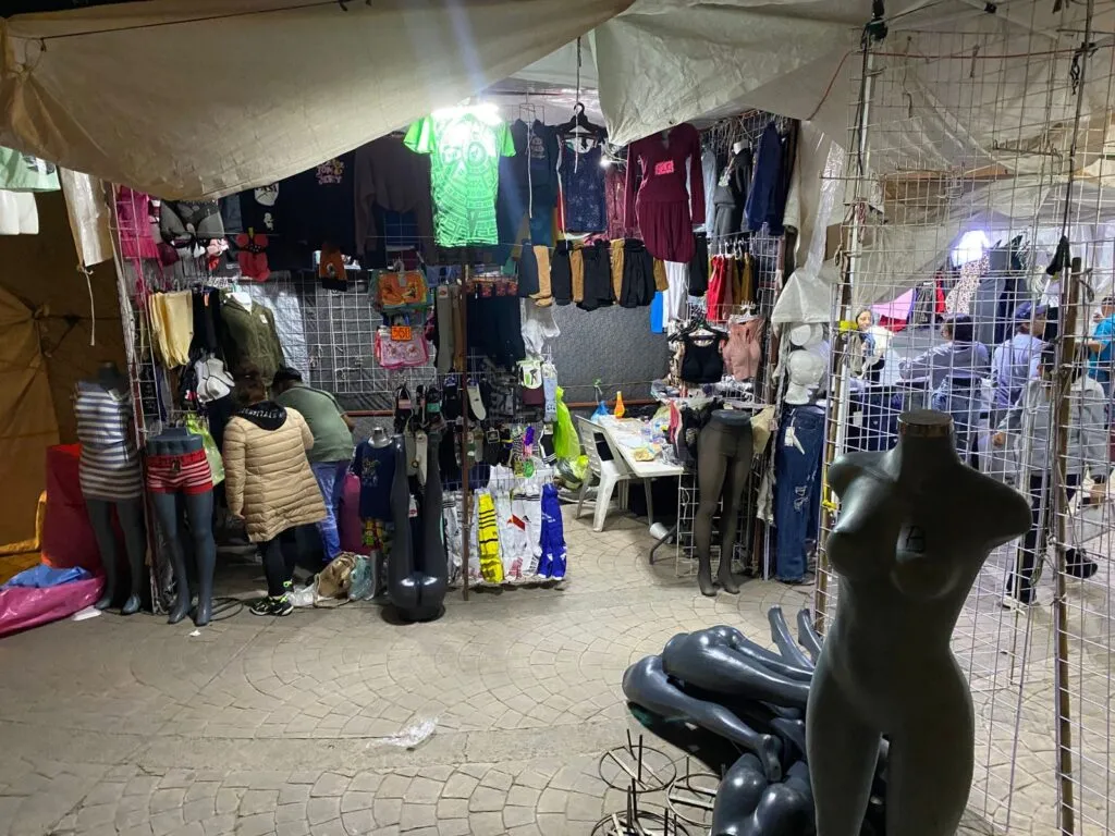 Pachuca reubica ambulantes sin padrón claro; sigue incertidumbre en nueva plaza