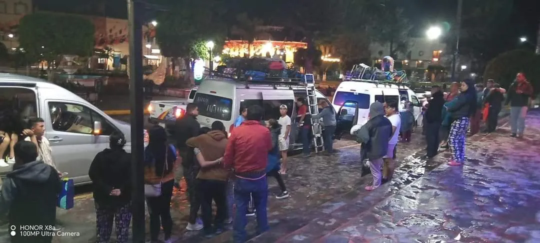 Zimapán: vuelven alumnos y maestros de la UAEH que estaban en Acapulco